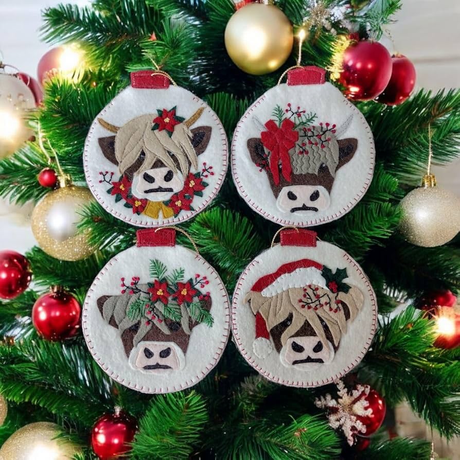 Rachel's of Greenfield - KIT Christmas Cows ornaments - 4 ornaments