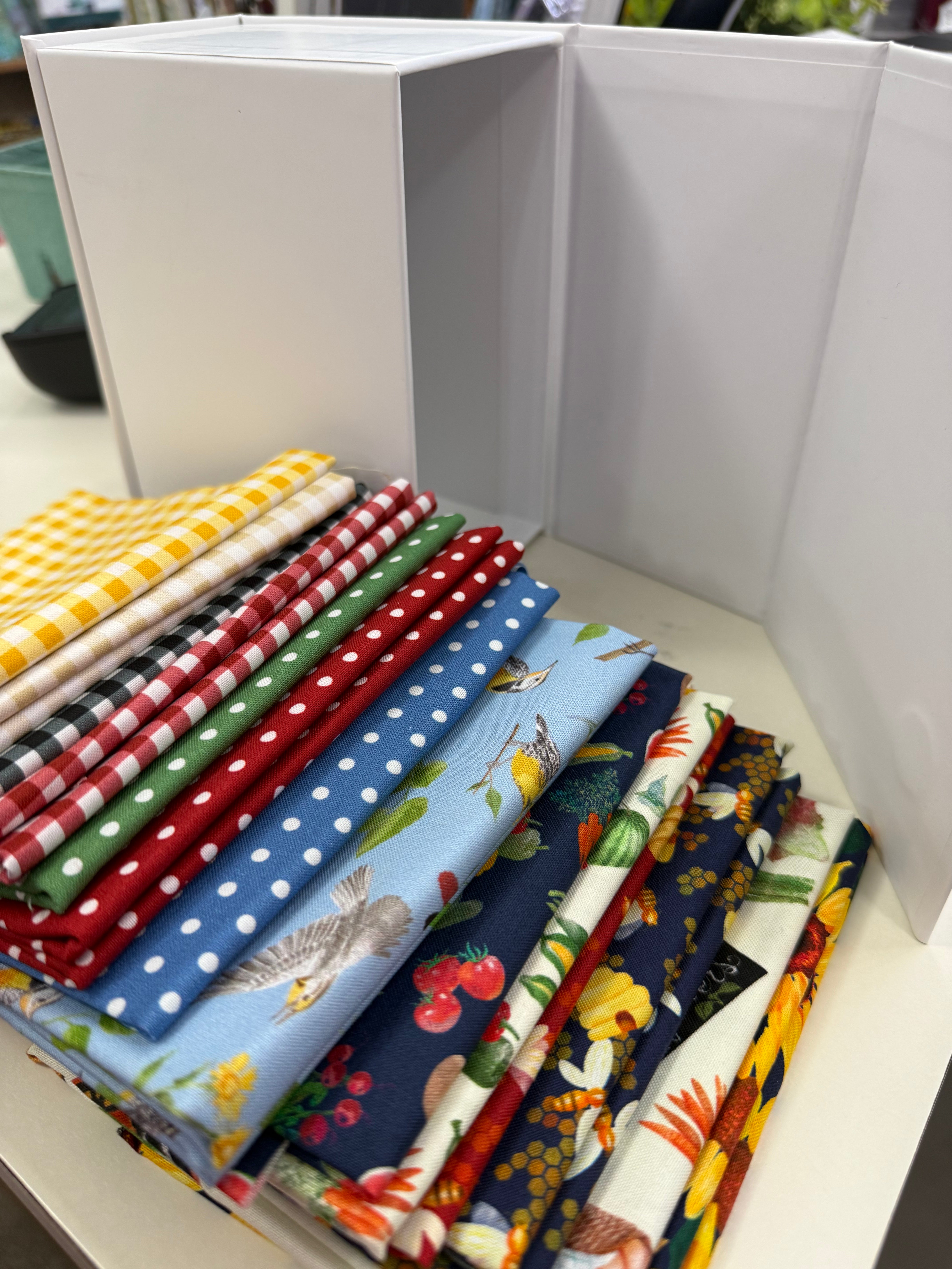 AKNSH 2025 Card Box and 14 Fat Quarters