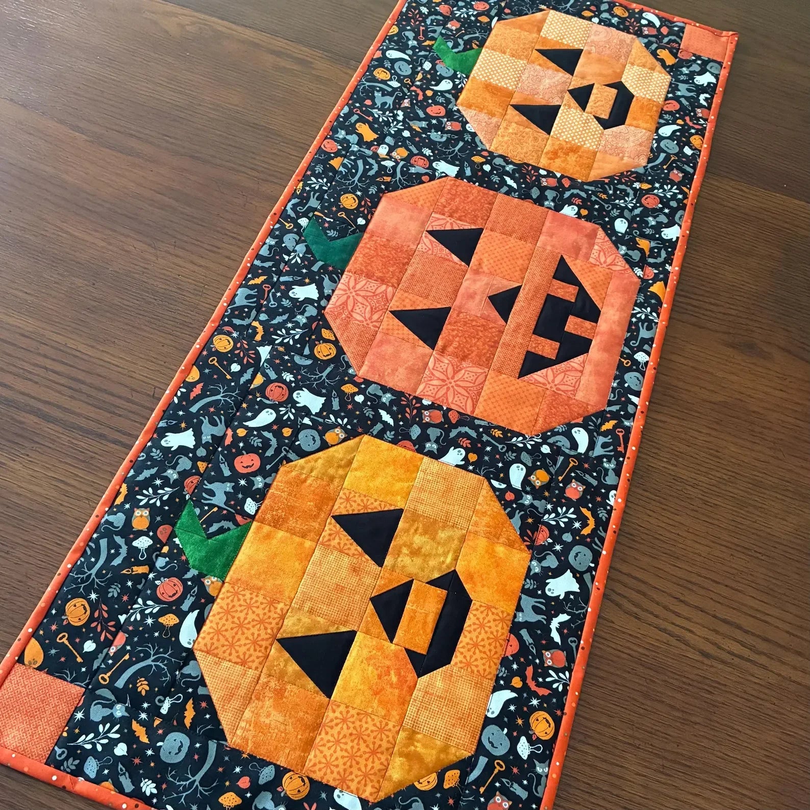 Jolly Jack-O-Lanterns - TableRunner - 14 x 38