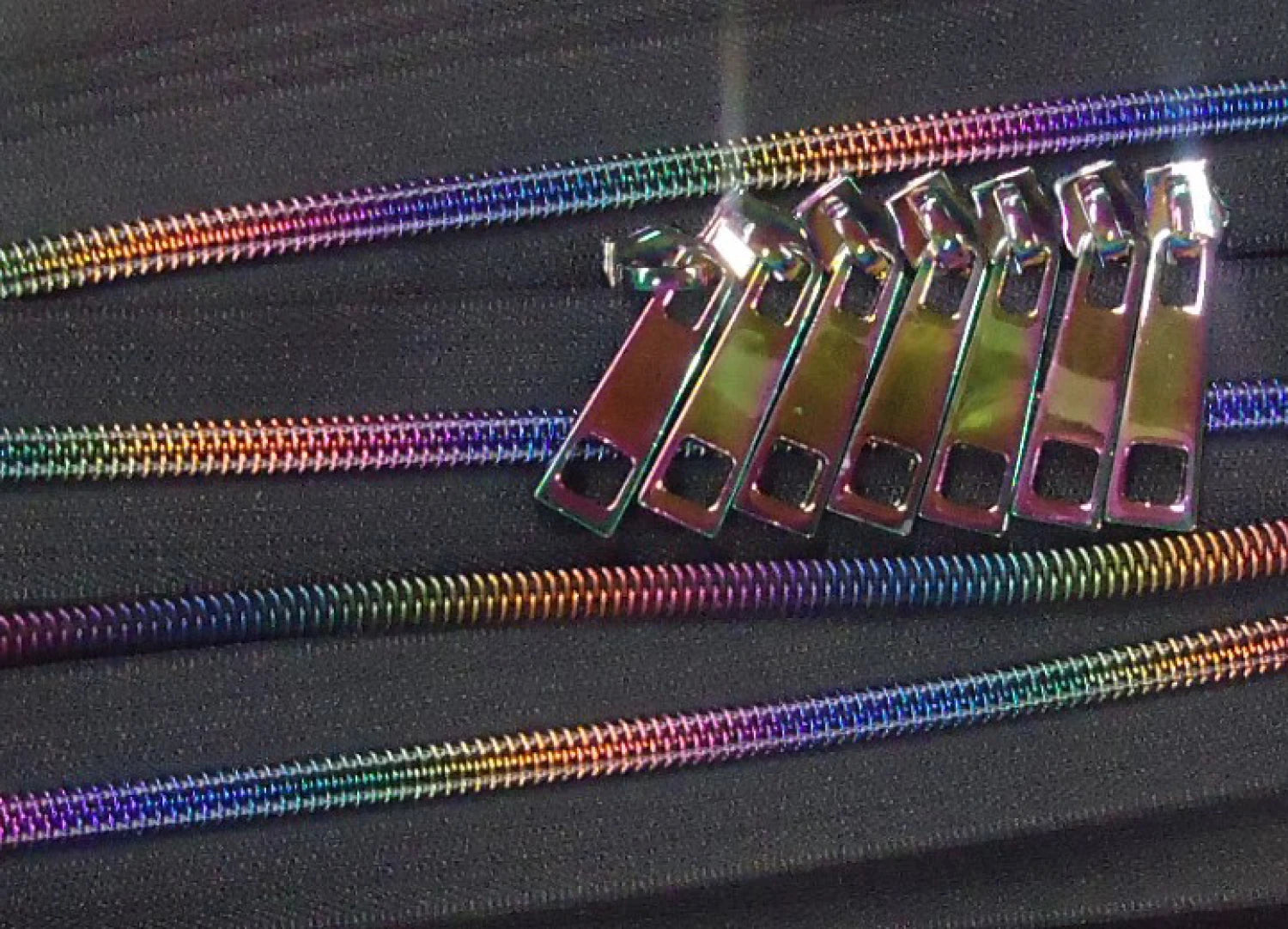 Zipper Tape - Metallic Jewel black tape 2.5yds. w/7 pulls